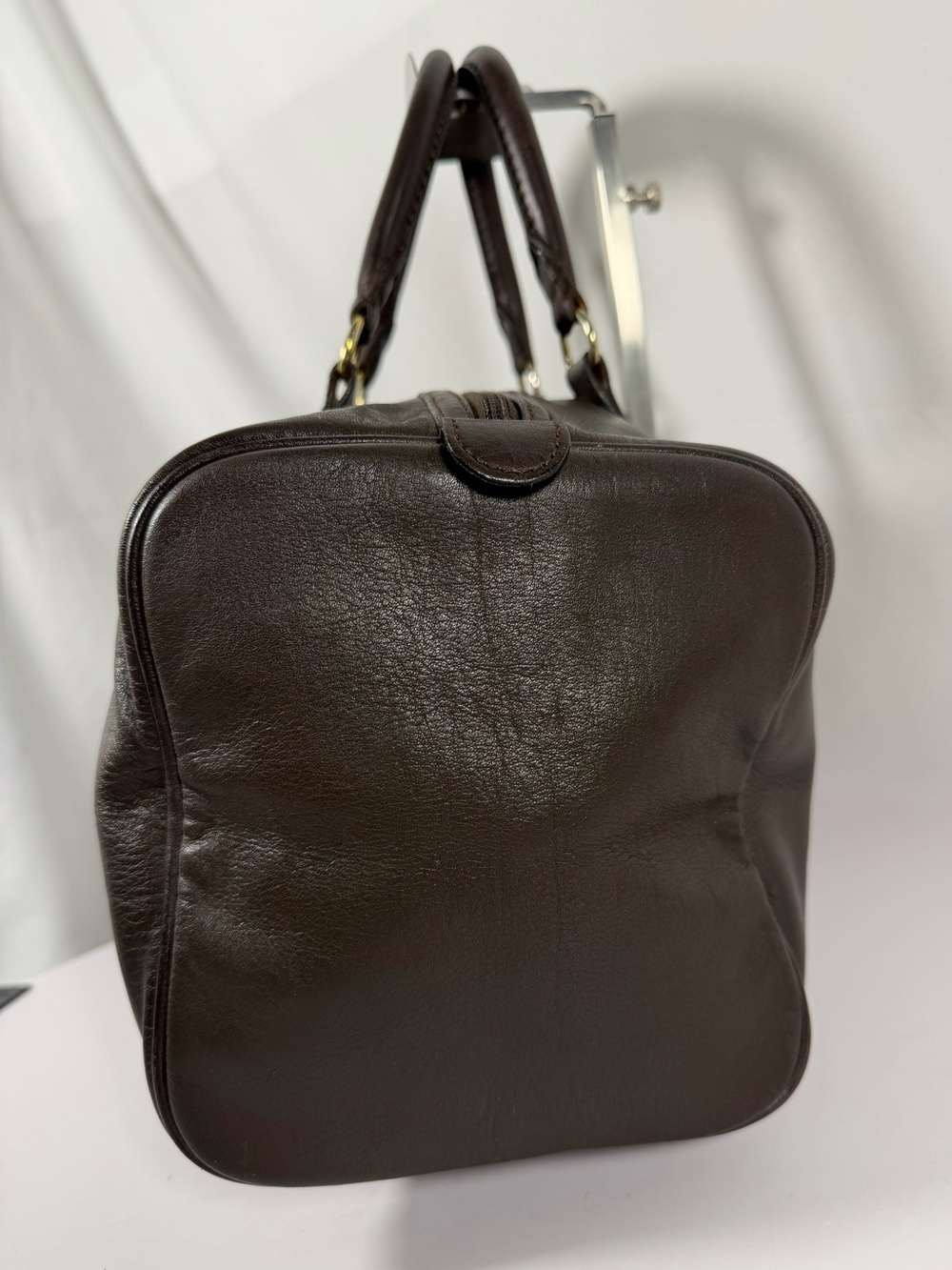 3061: Vintage Longchamp Brown Leather Boston Duffle Travel Bag - Picture 3 of 13